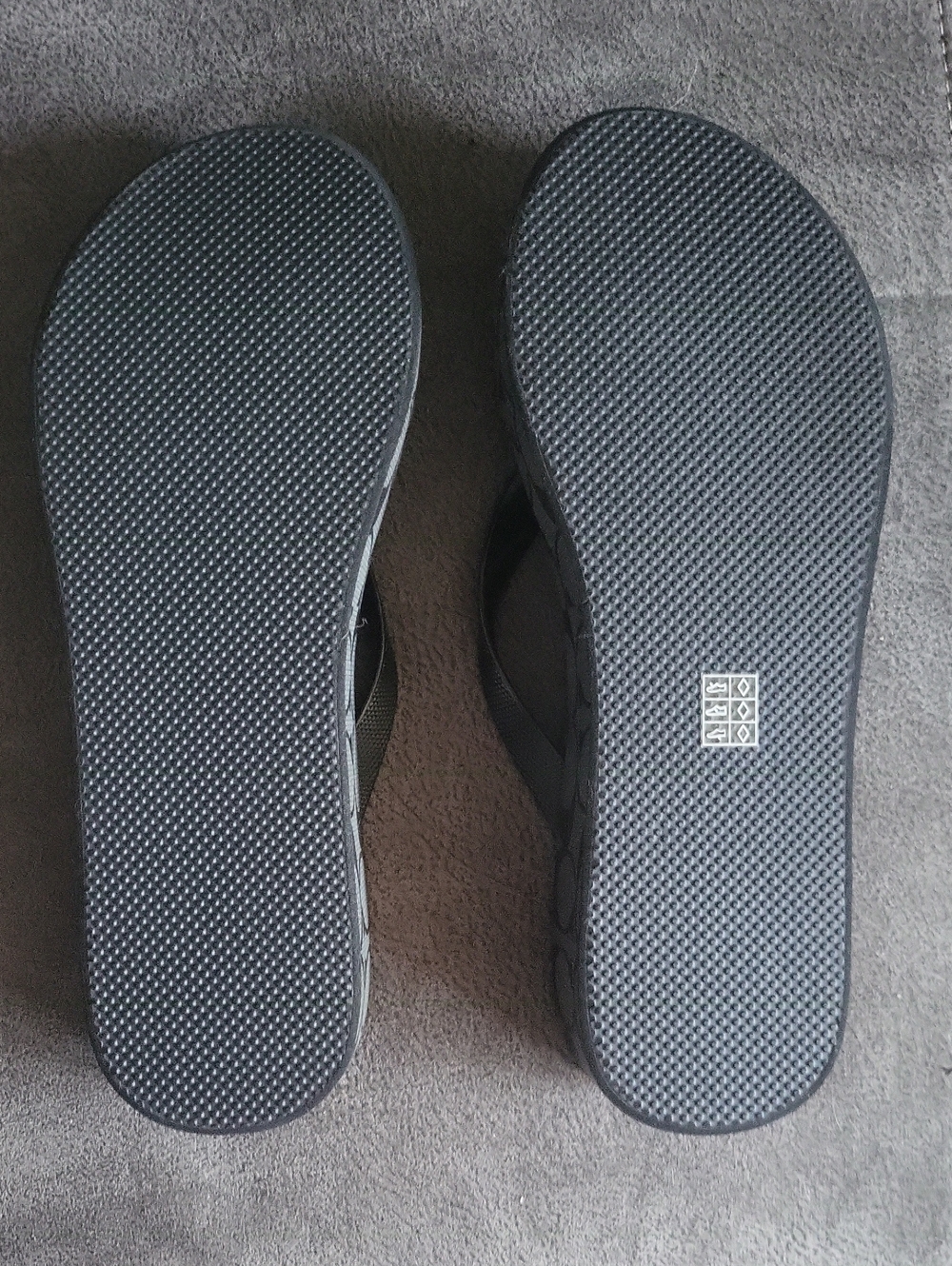 NWT🖤 Coach Signature Monogram Logo Black Wedge Flip-Flops! Size 9. 🐎 - Picture 6 of 9